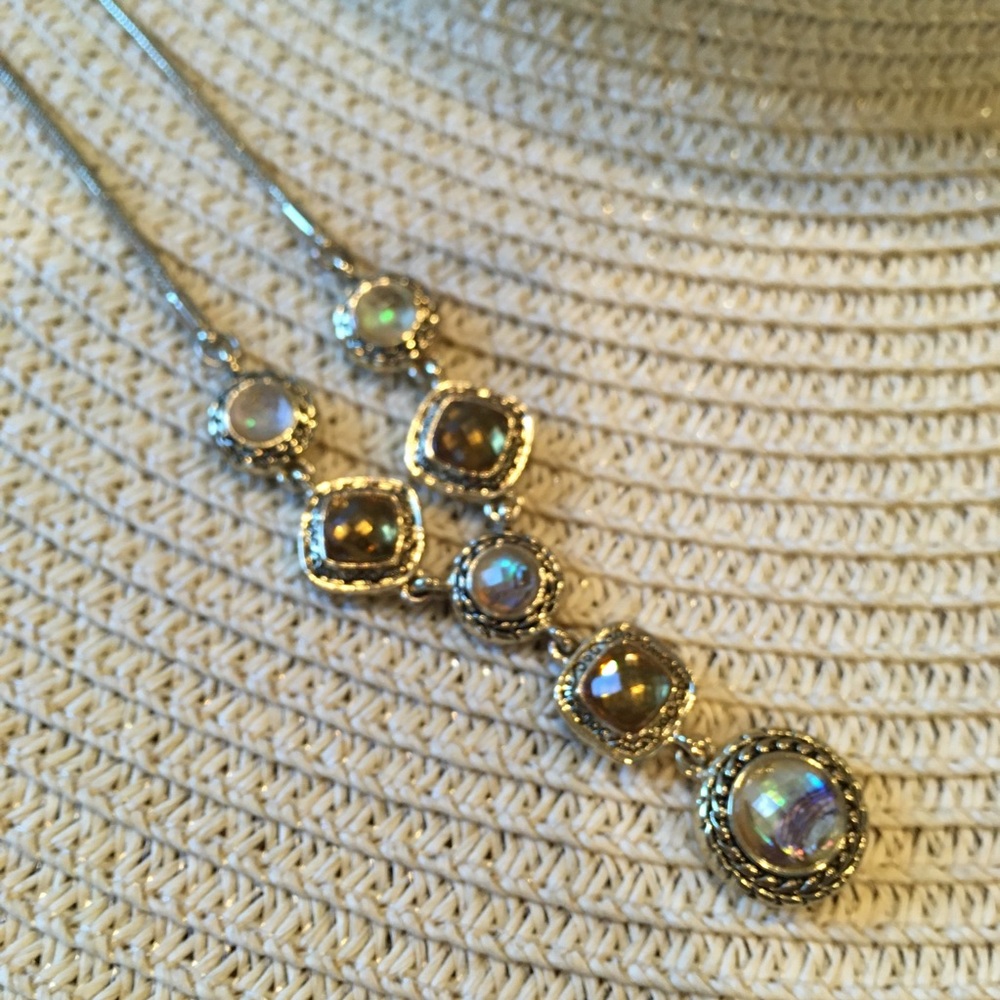 Iridescent Milky Square and Circle Pendant Necklac - Picture 2 of 5